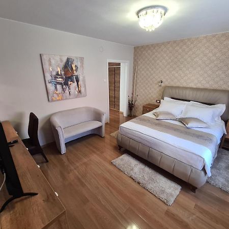 Apartmani Rajin Вршац Екстер'єр фото